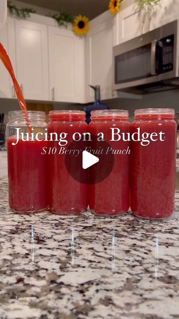 Keshia | Juiceologist🍋 on Instagram: "Juicing on a budget: $10 Berry Fruit Punch☺️  Recipe: 1 Small Watermelon 1 Whole Pineapple 1 carton (6 oz) Blackberries 1 carton (16 oz) Strawberries Makes about 64 oz (my bottles are 16oz)   These ingredients were under $10 for a nice amount of juice & it tastes SO GOOD! This is a perfect lil punch for the kiddies or cute sangria mix lol🍹  Want to see more low cost juice recipes? Let me know in the comments☺️  #juice #juicing #watermelon #fruitpunch #budget" Watermelon And Strawberry Juice, Juicing Watermelon Recipes, Juicing Watermelon, Juice Diet Recipes, Sangria Mix, Watermelon Juice Recipe, Fruit Punch Recipe, Infused Waters, Healthy Juice Drinks