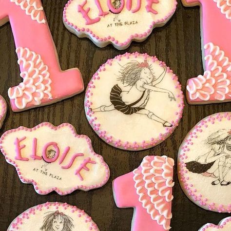 Lindsey Miles on Instagram: "Like, are you kidding me?! 💕🤤 These “Eloise at the Plaza” inspired cookies were an absolute DREAM to create! So darn cute and girly in every way! 🎀 A very happy 1st birthday to sweet Eloise! I hope she enjoyed the cookies! 😋 😉 . . . DM me to place an order. 😊" Eloise Themed Party, Eloise Birthday Theme, Eloise Birthday Party, Eloise At The Plaza Party, Eloise At The Plaza Birthday Party, Eloise Birthday, Eloise At Christmastime, Anna Wilson, Eloise At The Plaza