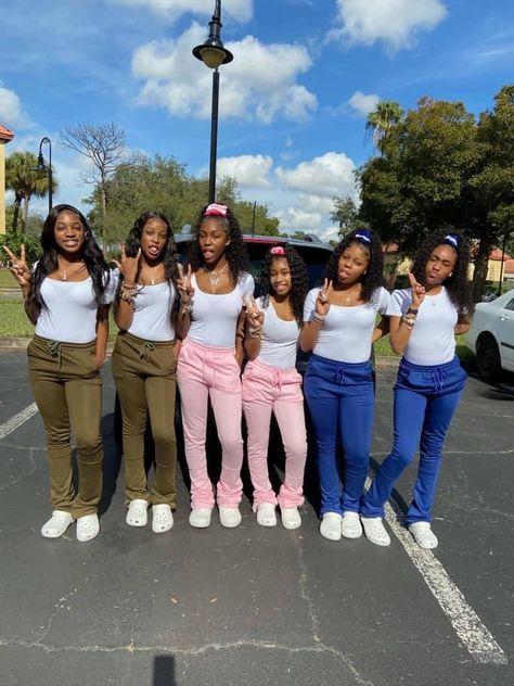 Sweet 16 Outfits, Bestie Outfits, Matching Outfits Best Friend, Squad Outfits, Friendship Photoshoot, Go Best Friend, Cute Birthday Outfits, Best Friend Outfits, Best Friends Shoot