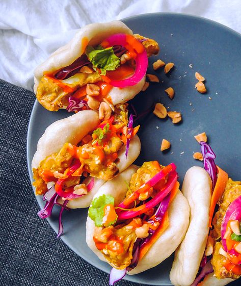 Cauliflower Bao Buns, Healthy Bao Buns, Bao Bun Vegetarian, Veggie Bao Buns, Vegetarian Bao Buns Filling, Bao Buns Vegetarian, Bao Buns Recipe Vegetarian, Korean Starters, Vegetarian Bao Buns