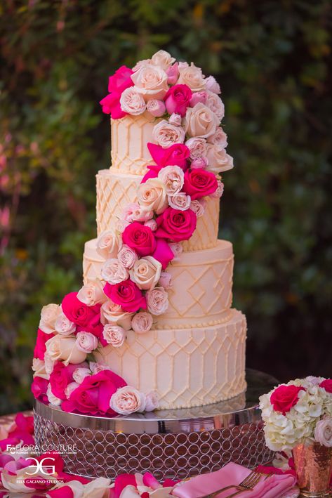 Deep Pink Wedding Theme, Barbie Pink Wedding Theme, Hot Pink Quince Cake, Barbie Wedding Cake, Barbie Core Wedding, Pink And Red Wedding Cake, Barbie Wedding Theme, Hot Pink Quinceanera Theme, Magenta Wedding Cake