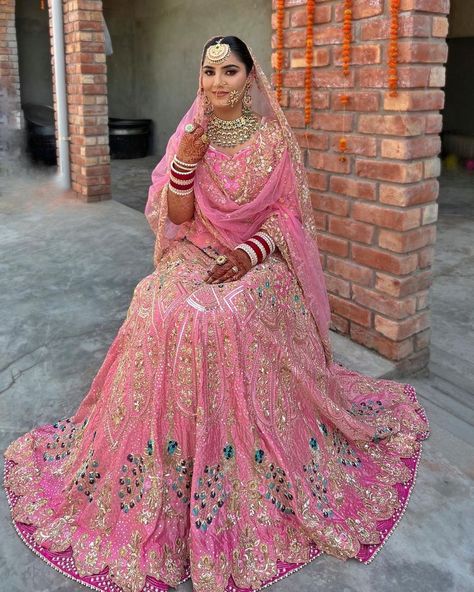 Sikh Bride Lengha, Wedding Lehnga Designs Latest, Punjabi Bridal Lehenga, Sikh Wedding Dress, Bridal Lenghas, Punjabi Wedding Dress, Wedding Lengha, Punjabi Dress Design, Pink Bridal Lehenga