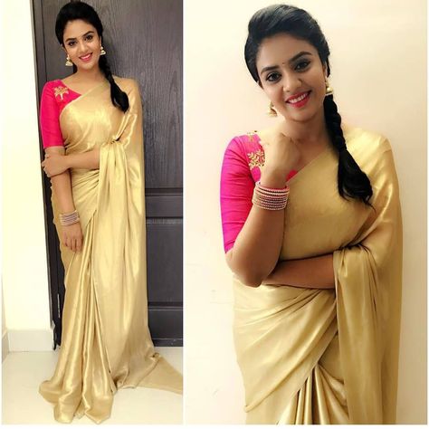 Sreemukhi fans ekkada on Instagram: “Throwback beautiful pictures of @sreemukhi Akka in saree” Gold Saree With Contrast Blouse, Golden Saree With Contrast Blouse, Plane Saree, Sari Ideas, Shimmer Saree, Saree With Designer Blouse, Saree Outfit, Saree With Contrast Blouse, Gold Saree