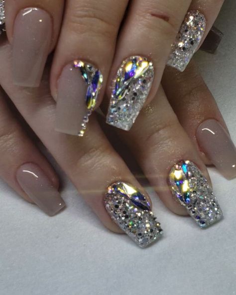 Short nail bling  Elegant nail style  #ombrenails #nailgameonpoint #nailsofinstagram #nailsoftheday #naildesigns #nail #nailsdid… Short Nail Bling, Short Glam Nails, Short Blinged Out Nails, Royalty Dr, Nail Designs Bling, Future Nails, Nail Bling, Sugar Nails, Elegant Nail