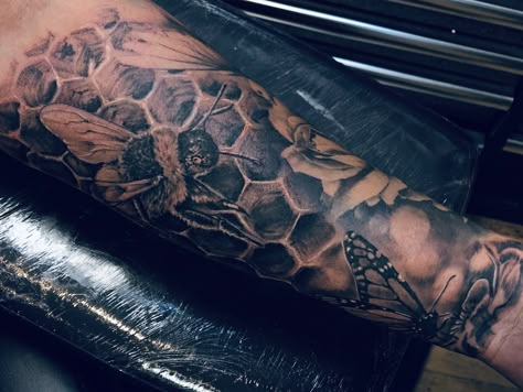 Honeycomb Elbow Tattoo, Bee Sleeve Tattoo, Honeycomb Tattoo Sleeve, Nature Sleeve, Geometric Tattoo Sleeve Designs, Bee Tattoos, Honeycomb Tattoo, Insect Tattoo, Full Arm Tattoos