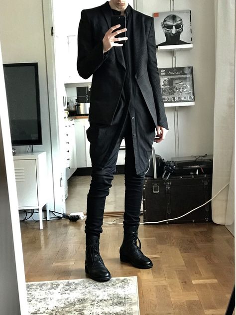 Edgy Male Aesthetic, Dark Fashion Aesthetic Men, Modern Gothic Fashion Men, Modern Warlock Aesthetic, Classy Goth Outfits Men, Strega Fashion Men, Nonbinary Club Outfits, Gothic Fashion Men Modern, Gothic Outfits Male