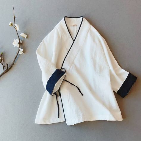 Modern Kimono Fashion Outfits, Modern Kimono Fashion, Cheongsam Shirt, Moda Kimono, Kimono Style Dress, Chic Evening Dress, Modern Kimono, Kimono Shirt, Mode Kimono