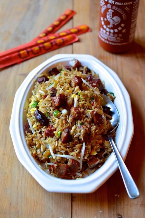 Classic Pork Fried Rice, by thewoksoflife.com Used broccoli and red onion for vegetables and pork steaks for meat. Pork Fried Rice Recipe, Chinese Bbq Pork, Pork Fried Rice, Cooking Jasmine Rice, Chinese Takeout, How To Cook Rice, Woks, Chinese Dishes, Bbq Pork