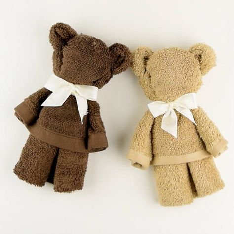 https://www.facebook.com/BabyFirstTV/videos/10154447498789586/ Washcloth Teddy Bear, Perlengkapan Bayi Diy, Washcloth Animals, Washcloth Crafts, Diy Teddy Bear, Towel Animals, Diy Baby Shower Gifts, Diy Bebe, Cadeau Baby Shower