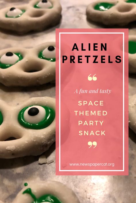 space alien party food idea found on newspapercat blog Et Themed Party, Moon Themed Party Food, Alien Party Food Ideas, Kids Space Birthday Party, Space Halloween Party, Outer Space Themed Food, Alien Party Theme, Space 5th Birthday Party, Alien Themed Food