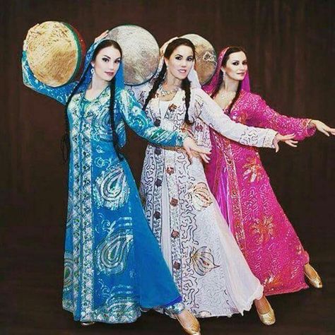 Persian costumes Persian Costume, Persian Women, Iranian Fashion, Ancient Costume, Ancient Persia, Persian Culture, Woman Painting, Traditional Dresses, All About Fashion