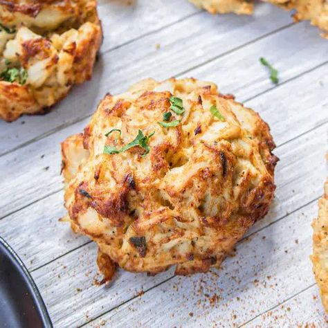 Gluten Free Crab Cakes, Fried Crab Cakes, Crab Cakes Recipe, Mini Crab Cakes, Lump Crab Cakes, Maryland Crab Cakes, Cheese Packaging, Hot Crab Dip, Maryland Crabs