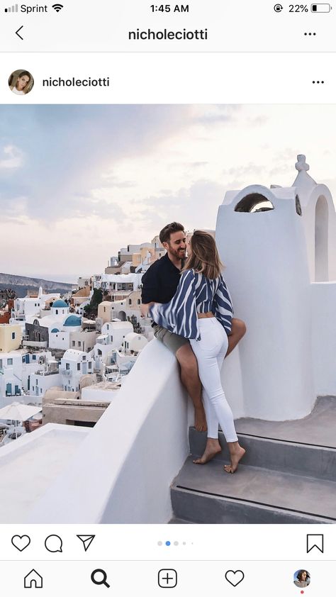 Greece Outfit, Honeymoon Outfits, 90's Fashion, Foto Poses, Couple Outfits, Couple Shoot, Greece Travel, Travel Couple, Vacation Outfits