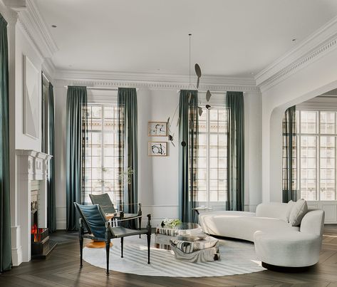 3 Ultra-Modern Takes on Neoclassical Interior Inspiration Modern Neoclassical Interior, Neoclassical Interior Design, Modern Neoclassical, Classic Style Interior, Neoclassical Design, Classical Interior, Beach House Interior Design, Neoclassical Interior, Parisienne Chic