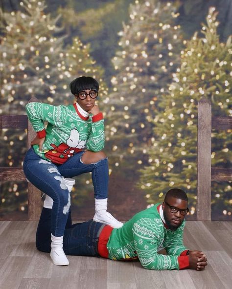 Couple Matching Outfits Summer, Jcpenny Photos, Akward Family Photos, Awkward Photoshoot, Awkward Family Photos Christmas, Sibling Christmas Pictures, Awkward Couple, Awkward Family Pictures, Awkward Family Portraits