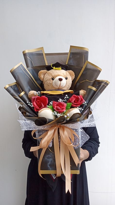 Graduation Roses Bouquet, Convo Bouquet, Bucket Graduation, Graduation Bouquet Ideas, Bouquet Wisuda, Buket Graduation, Graduation Flowers Bouquet, Graduation Flower Bouquet, Grad Party Favors