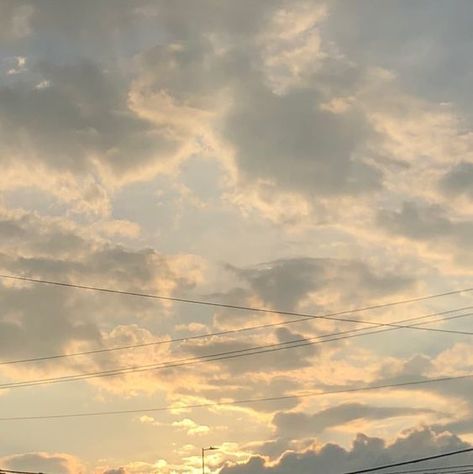 Moon Clouds, Sky Moon, Angel Aesthetic, Sky Pictures, Look At The Sky, White Sky, Aesthetic Japan, Pretty Sky, Sky And Clouds