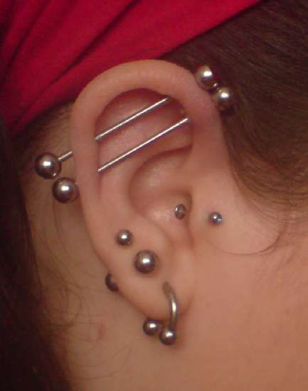 Double Conch, Scaffold Piercing, Scaffolding Piercing, Ear Peircings, Cool Ear Piercings, Cool Piercings, Industrial Jewelry, Cute Piercings, Industrial Piercing