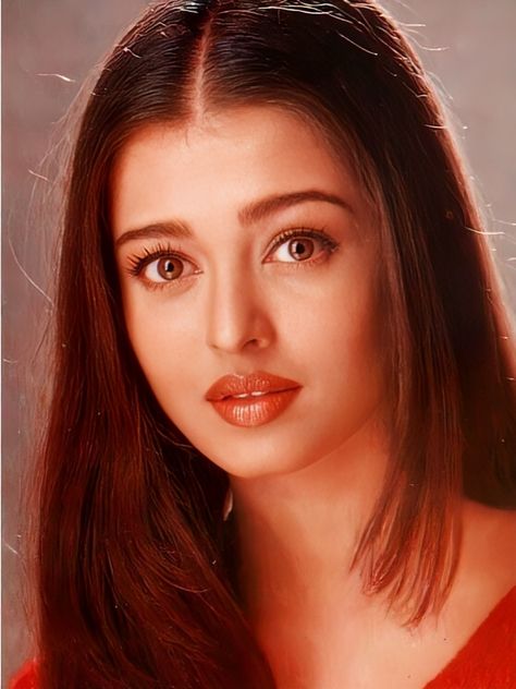 Ashwaria Rai Pics, 90s Bollywood Fashion, Juhi Chawla, Love Wallpaper Backgrounds, 90s Bollywood, Indian Tv Actress, Aishwarya Rai Bachchan, Modern Disney, Aishwarya Rai