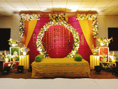 Floral Decor Stage, Haldi Stage, Mehandi Decoration, Haldi Function Decoration, Stage Decoration Photos, Mehndi Decoration, Indian Baby Shower Decorations, Haldi Ceremony Decorations, Reception Stage