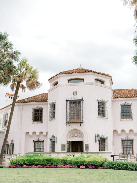 McNay Art Museum Wedding, San Antonio Texas. Photography by Amy Odom. Texas wedding photographer. San Antonio Wedding, Engagement Photos San Antonio, San Antonio Botanical Garden Wedding, Mcnay Art Museum, San Antonio Architecture, Mission San Juan Capistrano Wedding, Vintage Mexican Wedding, Mcnay Art Museum Wedding, Outdoor Wedding Venues Texas