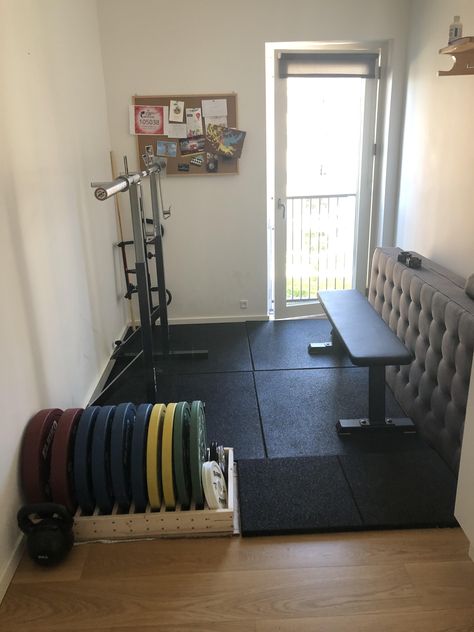 Tiny Gym Ideas, Home Gym Simple, Powerlifting Home Gym, Rogue Home Gym, Dining Room Gym, Gym Bedroom, Gym House, Home Gym Diy, Garage Home Gym