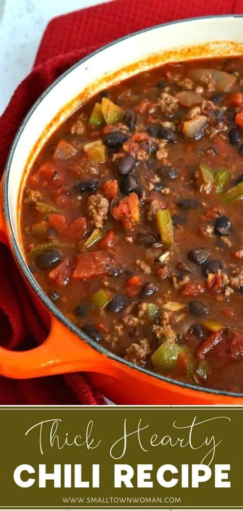 A Thick Hearty Chili Recipe with black beans, ground beef, tomatoes, onions, green bell peppers and a perfect blend of spices! This simple recipe is freezer-friendly making it perfect for a weeknight family dinner. Save this pin! Thick Chili Recipe, Easy Beef Chili Recipe, Recipe With Black Beans, Chili Recipe With Black Beans, Chili Recipe Stovetop, Hearty Chili Recipe, Green Pepper Recipes, Homemade Chili Recipe, Chili Pepper Recipes