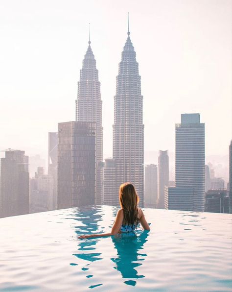 Kuala Lumpur Travel, Malaysia Travel, Photography Poses Women, Lifestyle Inspiration, Kuala Lumpur, Travel Itinerary, Southeast Asia, Travel Blogger, New York Skyline