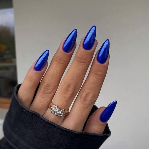 Chrome Royal Blue Nails, Royal Blue Crome Nails, Blue Fall Nails 2024, Dark Blue Nails With Chrome, Royal Blue Nails With Chrome, Nails Acrylic Almond Blue, Stiletto Chrome Nails, Royal Blue Chrome Nails, Royal Blue Almond Nails