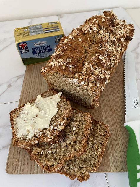 After a holiday in County Kerry I just had to come back and try and recreate the traditional Irish Wheaten Bread recipe! Irish Bread Recipe, Wheaten Bread, Beer Marinated Chicken, Irish Bread, Irish Recipes Traditional, Star Bread, German Baking, Tasty Bread Recipe, Homemade Tzatziki