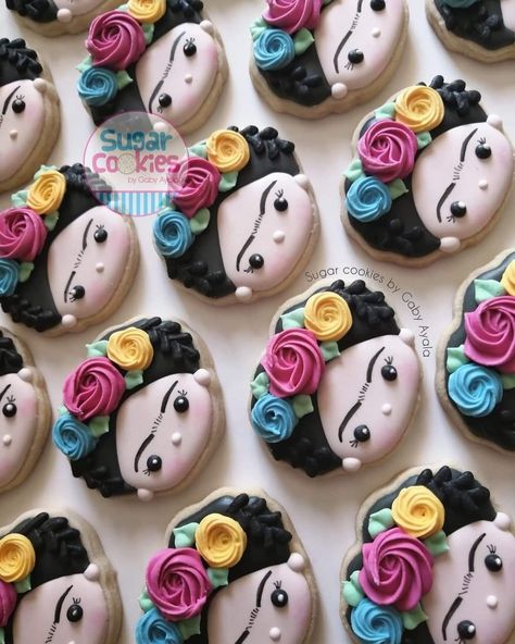 Frida Cookies Decorated, Frida Kahlo Cookies Decorated, Frida Cookies, Mexican Cookies, Mexican Cake, Cow Cakes, Cookies Decoradas, Mexican Pattern, Royal Iced Cookies