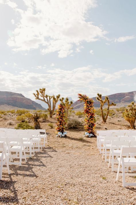 Desert Wedding Florals, Bridal Sunglasses, Mexico Desert, Las Vegas Desert, Colorful Weddings, Shoes Colorful, Wedding Desert, Wedding In Mexico, College Party