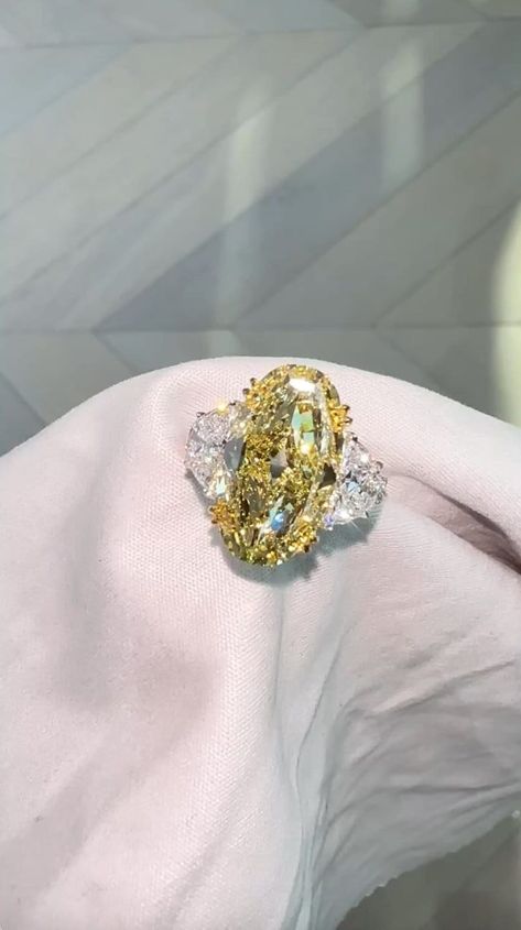 Oval Yellow  diamond ring, 3 stone engagement ring, 12 carats oval cut fancy  diamond ring, pastel yellow ring, yellow diamond promise ring Welcome To My Shop, Great to Know You All Here. 💍 𝐑𝐢𝐧𝐠 𝐃𝐞𝐭𝐚𝐢𝐥𝐬  🔹 𝐌𝐞𝐭𝐚𝐥 𝐎𝐩𝐭𝐢𝐨𝐧𝐬:925 Sterling Silver 10 Carat/14 Carat/18 Carat Gold (Can be made in yellow/rose/white gold) 🔹 𝐒𝐭𝐨𝐧𝐞 𝐂𝐡𝐨𝐢𝐜𝐞: Moissanite  🔹 𝐒𝐭𝐨𝐧𝐞 𝐒𝐡𝐚𝐩𝐞: oval 🔹 𝐒𝐭𝐨𝐧𝐞 𝐒𝐢𝐳𝐞: 8 CT 🔹 𝐁𝐚𝐧𝐝 𝐒𝐡𝐚𝐧𝐤 𝐏𝐫𝐨𝐟𝐢𝐥𝐞: Designer  🔹 𝐁𝐚𝐧𝐝 𝐖 Canary Diamond Ring, Ring Yellow Diamond, Three Diamond Ring, Ring 3 Stone, 3 Stone Engagement Ring, Fancy Diamond Ring, Yellow Diamond Ring, Canary Diamond, Yellow Ring