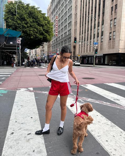 how @eliannaarvizu styles the standard basketball shorts ❤️🤍 shop her #ootd now at the link in bio! Track Shorts Outfit, Adidas Shorts Outfit, Basketball Shorts Outfit, Adidas Shorts Women, Look Adidas, Summer Shorts Outfits, Look Short, Shorts Outfits, Adidas Track Pants