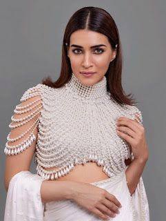 DesignerplanetFashion and Beauty Blog : Pearl Cape Aesthetics is a hot trend taking over Bollywood Indian Fashion Lehenga, White Saree Wedding, Pearl Cape, Machi Work, Outfit With Pearls, Saree White, Pearl Blouse, Wedding Wear Saree, Chinese Fancy Dress