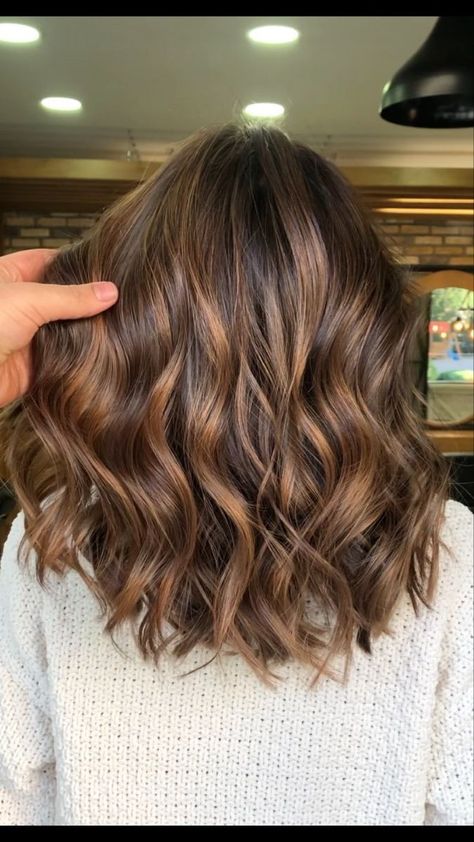 Rambut Brunette, Brown Hair Looks, Brown Hair Inspo, Brunette Hair With Highlights, Brown Hair Balayage, Short Hair Balayage, Balayage Brunette, Brown Hair With Highlights, Hair Color Balayage