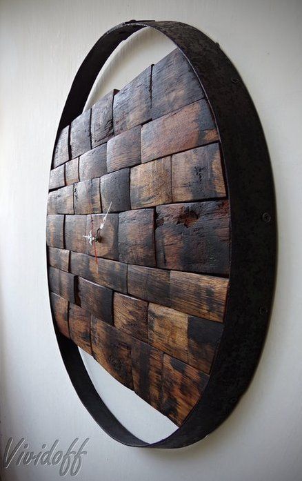 Recycled wine barrel to Wall clock Wine Barrel Clock, Wine Barrel Art, Wine Barrel Decor, Wine Barrel Crafts, Wood Clock Design, Barrel Ideas, Wine Barrel Rings, Whiskey Barrel Furniture, Wall Clock Living Room