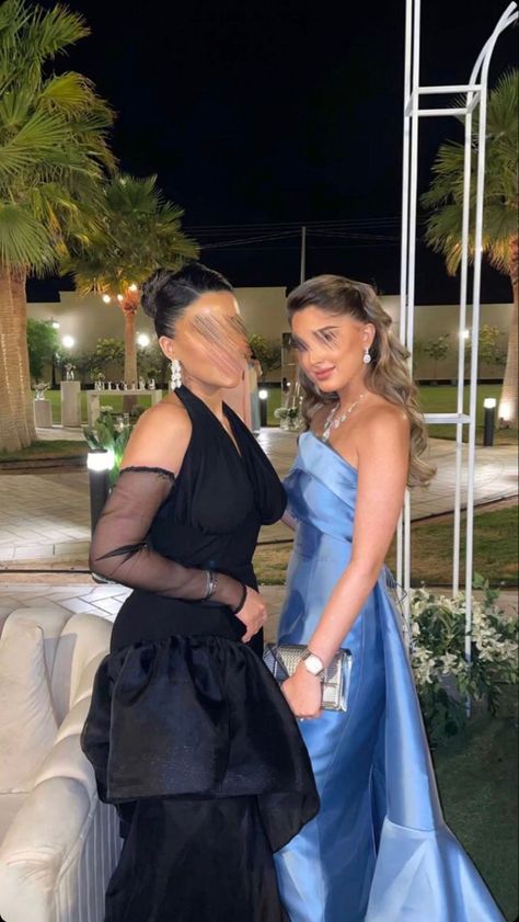 Off Shoulder Dress Hairstyle Formal, Off Shoulder Dress Hairstyle, Sleek Prom Hair, Hairstyle Formal, Dressy Gowns, Dress Hairstyle, Bridesmaid Hair Makeup, Bella Hadid Outfits, Long Hair Wedding Styles