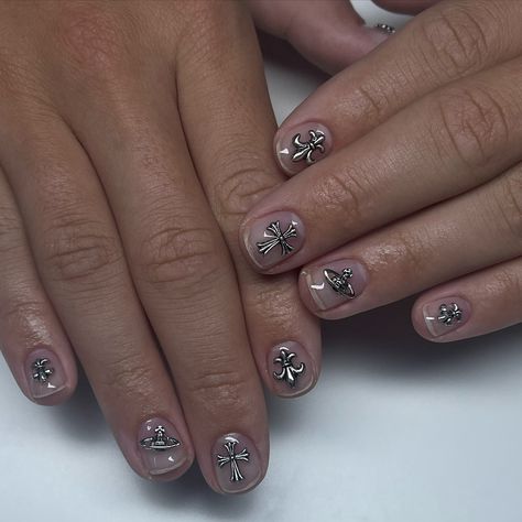 ⛓️‍💥⚔️Chrome hearts men’s mani 🩶⛓️ Set Details ❀ﹾ𓈒 Clear mani + gems 🏠📍Located in 64050 Independence, Mo 🗓️ Availability linked in linktree! ‎❀ﹾ𓈒ིུ✩ Products used: @haenails - Izemi resin 99.9 low @makartt_official - Rhinestone glue ‎—————— ⊹ ⊱ ❀ﹾ𓈒ིུ✩ ⊰ ⊹ —————— Chrome Nails For Men, Chrome Hearts Men, Men Nail Art, Chrome Hearts Nails, Male Nails, Nail Art Chrome, Men Nail, Independence Mo, Mens Nails