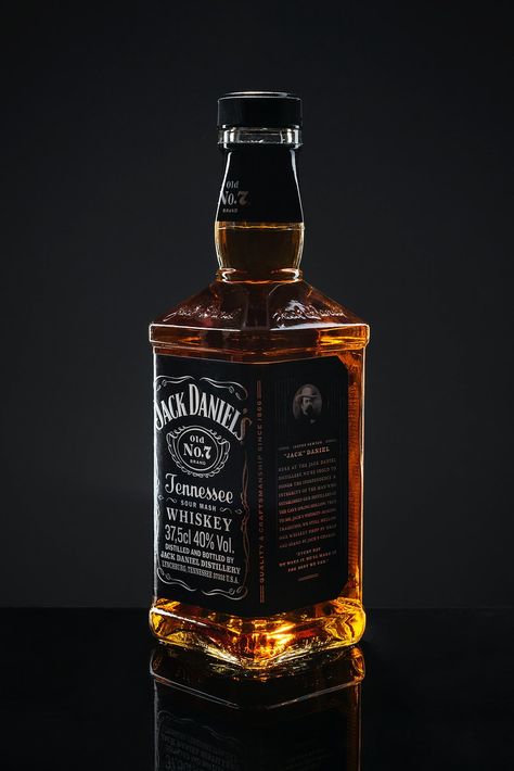 Jack Daniels Wallpaper, Jack Daniels Black, Bottle Of Whiskey, Jack Daniels Bottle, Jack And Coke, Product Background, Whisky Drinks, Bottle Design Packaging, Bottle Images