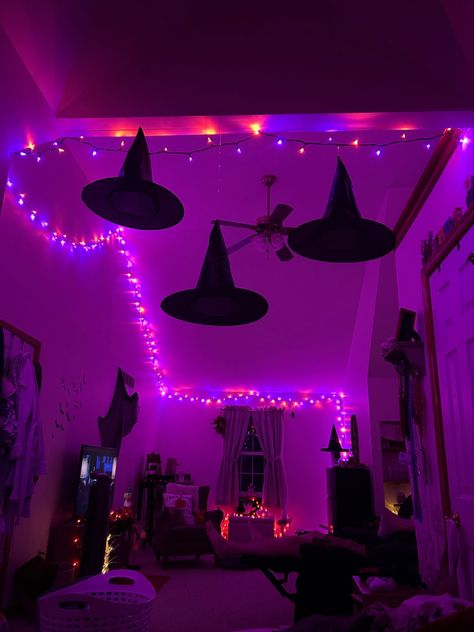 Halloween Bed, Halloween Brunch, Halloween House Party, Spooky Szn, Dekor Diy, Scary Halloween Decorations, Party Inspo, Halloween Inspo, Halloween Party Themes