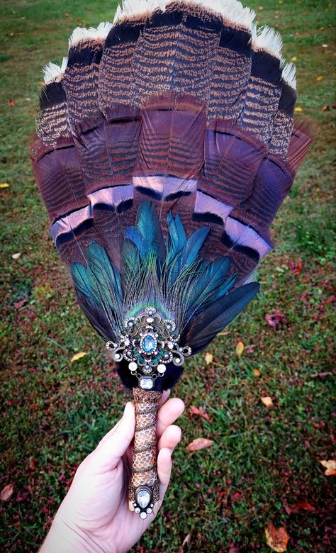 Feather Fan made by Nightingale Curiosities from scavenged pieces of Deer Bone, Turkey Feathers, and Snake Shed. *SOLD* Turkey Feather Art, Feather Display Ideas, Turkey Feather Crafts, Feather Crafts Ideas, Chicken Feather Crafts, Turkey Board, Turkey Mounts, Diy Thanksgiving Decor, Cricket Machine