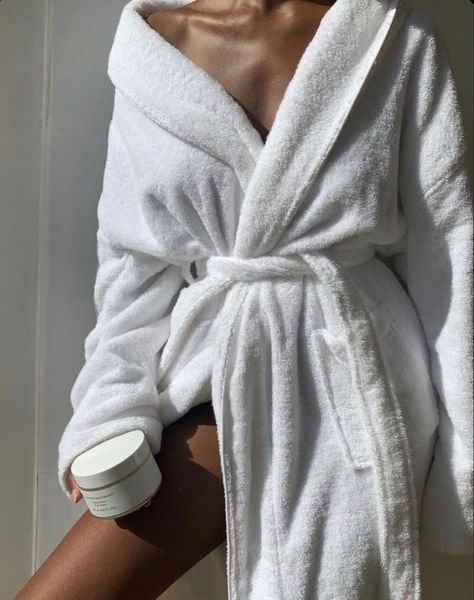 Marisa Martins, Body Butter Aesthetic, Vacation Luxury, Shop Image, Skincare Products Photography, Hair Cosmetics, Casual Formal Dresses, Content Inspiration, Aesthetic Skincare