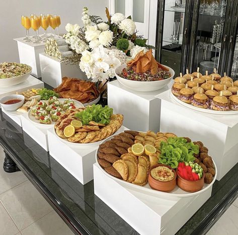 Fast Food Buffet, Food Set Up, Catering Food Displays, Party Food Buffet, Catering Ideas Food, Party Food Platters, בר מצווה, Food Displays, Catering Food