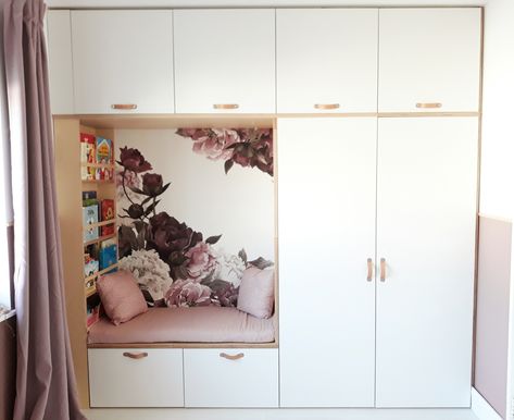 I came across a new IKEA product - Platsa system, which fitted perfectly within the space I have in the room. As you can see in the photo below I had to adjust the previous design to fit dimensions of the Platsa units. I chose four 60x60x55cm units at the top and two 60x180x55cm units for the wardrobe. Unfortunately, Platsa system doesn't have deep drawers which I wanted to use as toys storage. That's why I used Besta system instead - two 60x40x40cm units with drawers. It turned out that white Ikea Kids Wardrobe, Ikea Kids Bedroom, Ikea Wardrobe Hack, Ikea Hack Kids, Billy Ikea, Ikea Kids Room, Ikea Built In, Bedroom Built In Wardrobe, Ikea Wardrobe