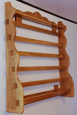 Quiltmakers Journey: Wall Quilt Rack - I Love It! Diy Quilt Rack, Quilt Rack Diy, Quilt Display Racks, Quilt Wall Hangers, Quilt Racks, Quilt Ladder, Quilt Hangers, Quilt Display, Quilt Rack