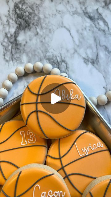 Breanna Deeds on Instagram: "Basketball cookies 🏀  #customcookies #decoratedcookies #cookiesofinstagram #cookieart #edibleart #cookiedecoratingvideos #oddlysatisfying #satisfyingvideos #basketballcookies" Basketball Macarons, Basketball Birthday Cookies, Basketball Cookies Royal Icing, Sports Cookies Decorated, Basketball Cookies Decorated, Basketball Sugar Cookies, Basketball Party Food, Basketball Treats, Basketball Cookies