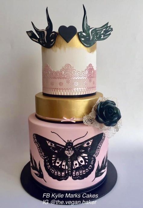 My daughter's 17th birthday cake - Harry Styles tattoo inspired by Kylie Marks Harry Styles Cake, Harry Styles Party, 17 Doğum Günü, One Direction Cakes, One Direction Birthday, 17th Birthday Cake, Tattoo Cake, 17. Geburtstag, Harry Styles Birthday