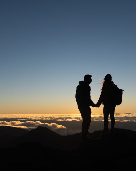 Is Hawaii on your bucket list? 🐢 There are eight main islands in Hawaii, and we have visited four: Oʻahu, Maui, Kauaʻi, and the Big Island of Hawaii. Here are the highlights from our trip that will stay with us as memories forever: 🌅 Watching the beautiful sunrise at Haleakala National Park in Maui 🐋 Night snorkeling with Manta Rays in the Big Island, Hawaii. 💧 Admiring countless waterfalls and beautiful Mountain range from an open helicopter flying over Napali Coast in Kaua'i. 🚗 Driving ... Sunrise Haleakala, Maui Sunrise, Haleakala Sunrise, The Big Island Hawaii, Napali Coast, Haleakala National Park, Manta Rays, Sunrise Pictures, Big Island Of Hawaii