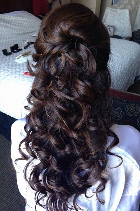 That curly wedding hair feels stunning for the bride-to-be with natural curls. I’m passionate about this one for bridal imagery. Collect this look to your bridal board. Dark Hair Wedding Hairstyles Brides, Curls Wedding Hair, Bridal Hairstyle Ideas, Wedding Curls, Formal Hair, Curly Wedding Hair, Bridal Hair Inspiration, Bridal Hairstyle, Wedding Hair Down